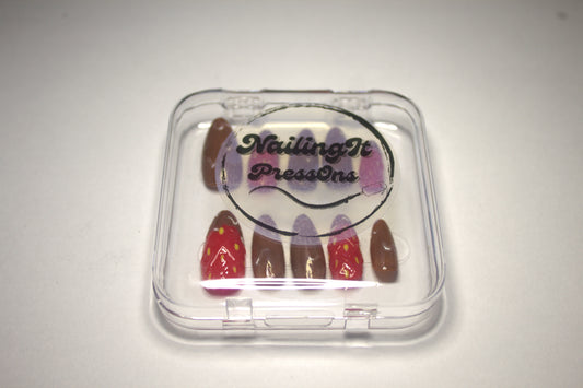 Chocolate Strawberries nails
